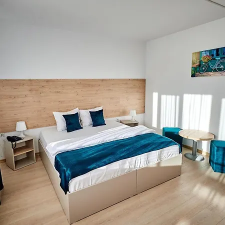 Roxy & Maryo Hotel
