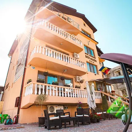 Roxy & Maryo Hotel 3*