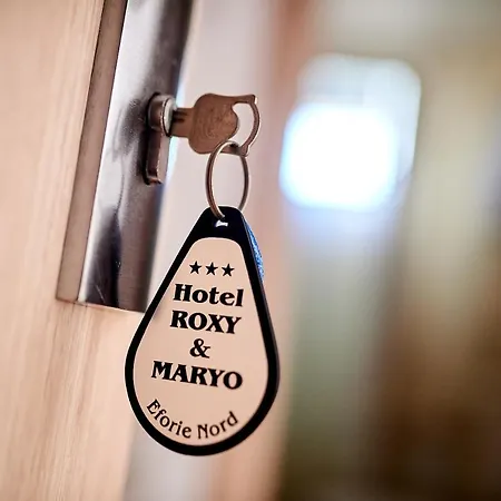 Roxy & Maryo Готель Ефоріє-Норд